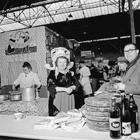 1963, le stand de la gastronomie bretonne au Salon de l'Agriculture