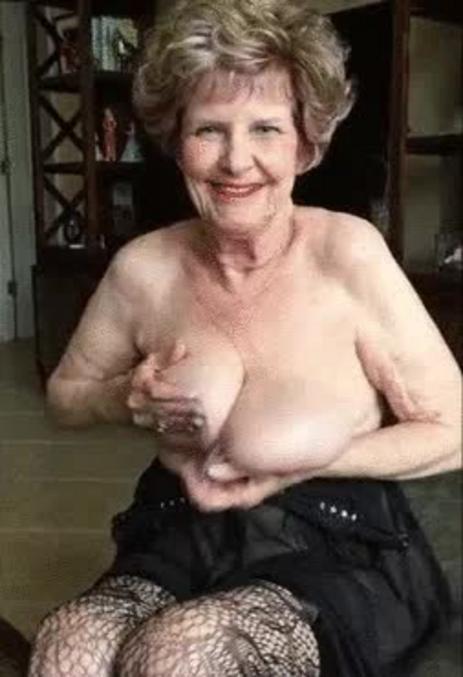 Фото голых престарелых сучек трясущих своими сиськами