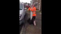 Blague: La position pour rester bloqué sur un poteau