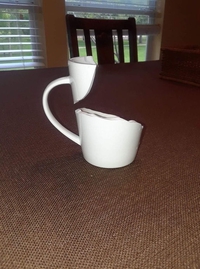 Casser une tasse à deux euros