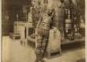 Un dilettante italien, archéologue de passion, Directeur de ce que fut le musée du Caire, déguisé en momie