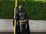 il attend le bat-bus