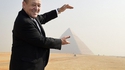 Jean-Yves Le Drian et la pyramide