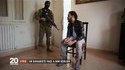 Un dijhadiste français et un soldat de l'armée kurde discutent