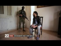 Un dijhadiste français et un soldat de l'armée kurde discutent