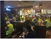 Rien de tel qu'un bon Quick après une dure journée de révolte contre le capitalisme