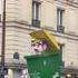 Macron à la poubelle