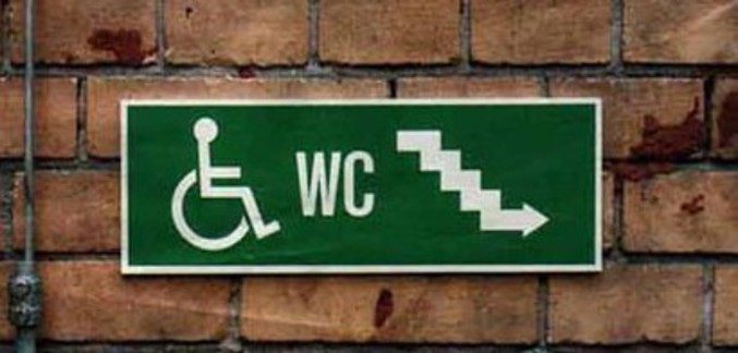 Un accès toilette handicapé pas très accessible pour eux.