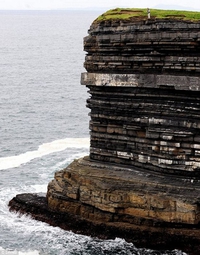 Falaise de strates bien horizontales