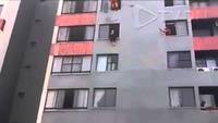 Extreme rescue a woman who wants to jump out of the window