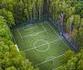 Terrain de foot en forêt