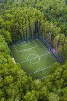 Terrain de foot en forêt