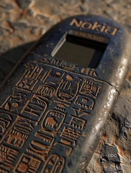 Nokia retrouvé dans la tombe de Néfertiti. Il restait encore 3% de batterie