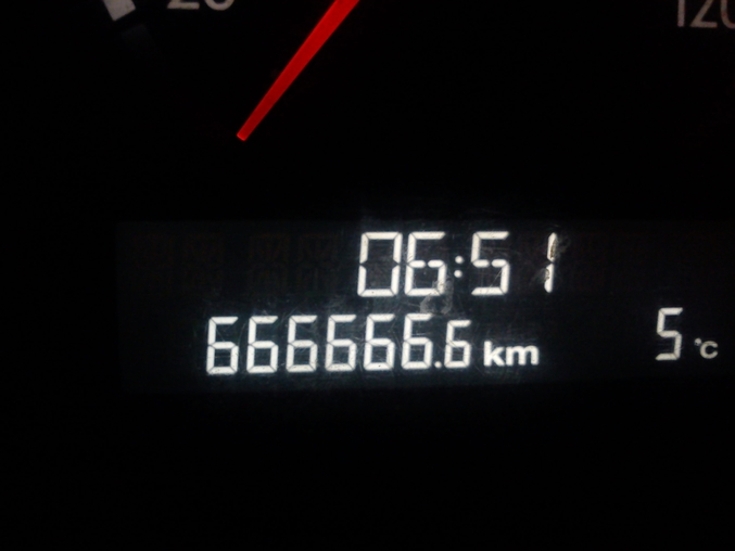 Le compteur de mon scania a 666666.6km. Un complot du diable ? 