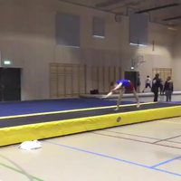 Figure acrobatique au ralenti