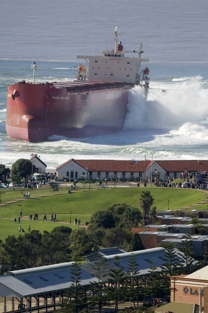 Un méga tanker sur une plage australienne