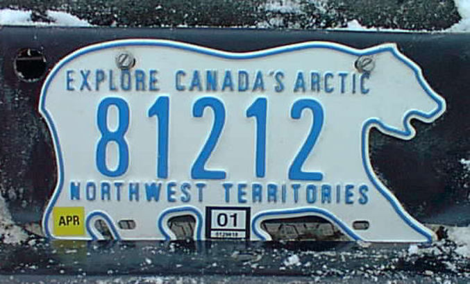 Des plaques d'immatriculation en forme d'ours polaire au Canada.
