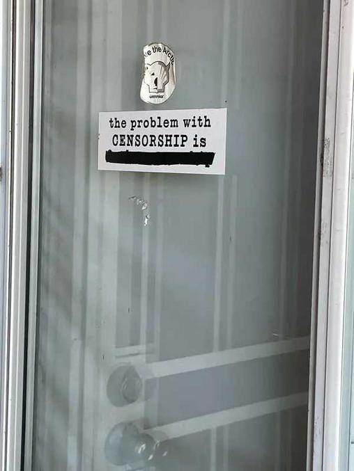 *Le problème avec la censure c'est -------------