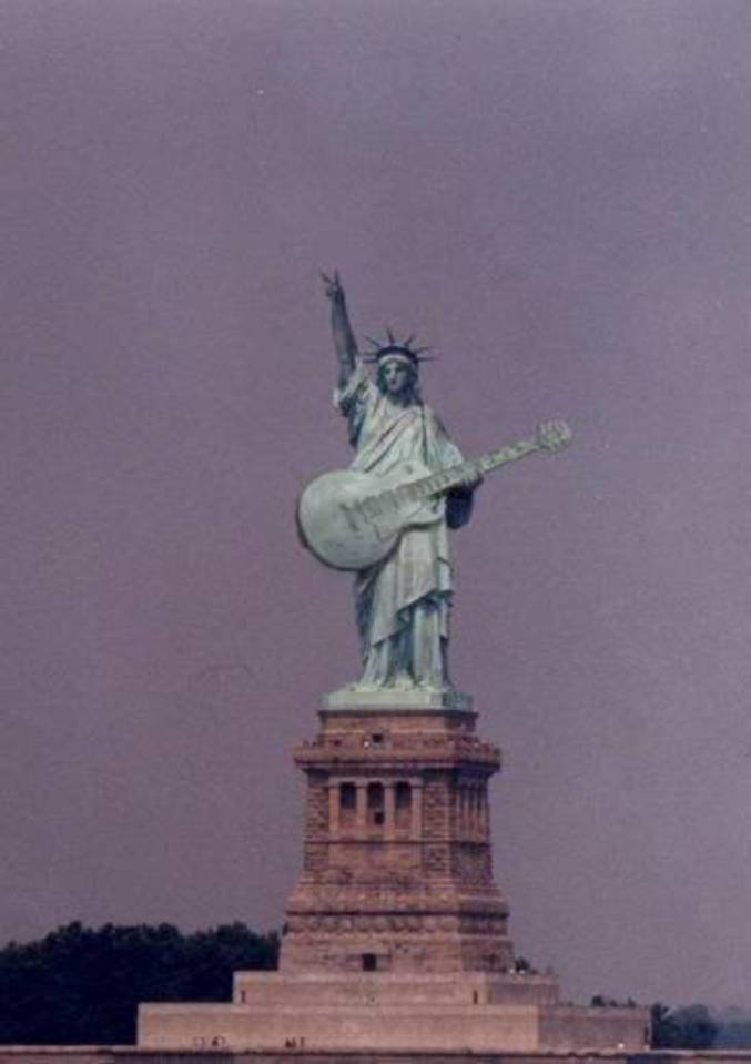Statue de la liberté version rockeuse.