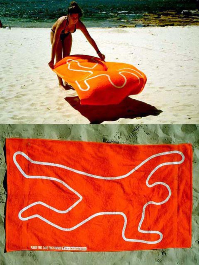 Une serviette de plage qui veut montrer les risques de mort suite au cancer de la peau