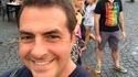 Sur le T-shirt: Arrêtez de prendre des selfies !