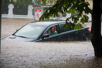 Perdu en voiture sous la pluie
