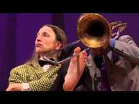 Jouer du trombone comme un pied (MNOZIL Brass Band)