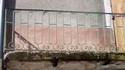 Ya du monde au balcon 