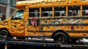 Scène banale aux USA : un car de ramassage scolaire a eu un petit pépin