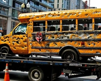 Scène banale aux USA : un car de ramassage scolaire a eu un petit pépin
