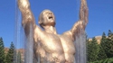 Statue à la sortie de l'eau