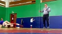 Lutte entre deux enfants