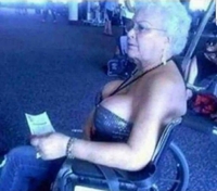 Devinette : Quelle est la 1ère chose faite par cette mamie quand elle a gagné au loto ?