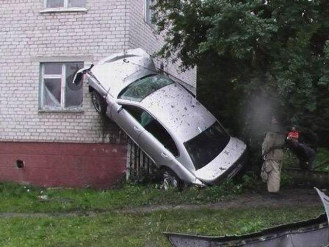 Un accident de voiture assez impressionnant.