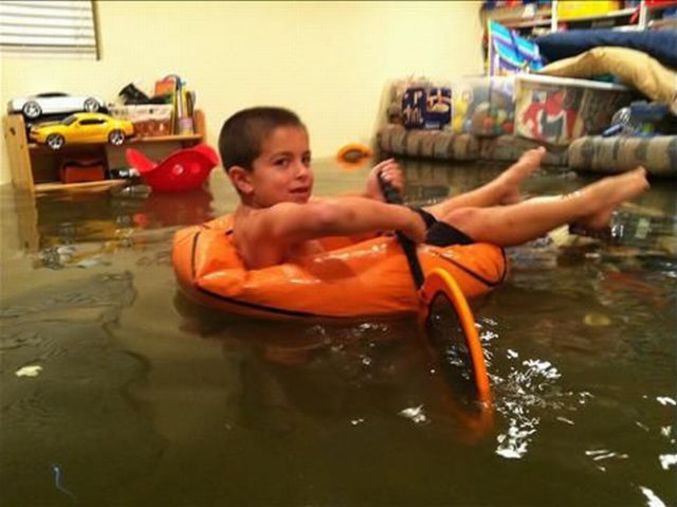 "Quand j'étais petit, mes parents ont installés une piscine dans ma chambre !"