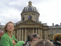 Main baladeuse à Paris