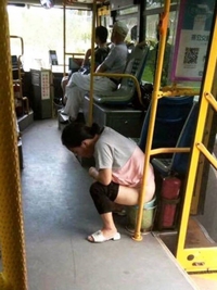 Quand ça presse dans le bus