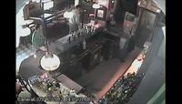 Chat + Éternuement dans un bar
