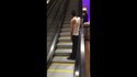 Un escalator qui nous emméne vers  l'infini et au delà