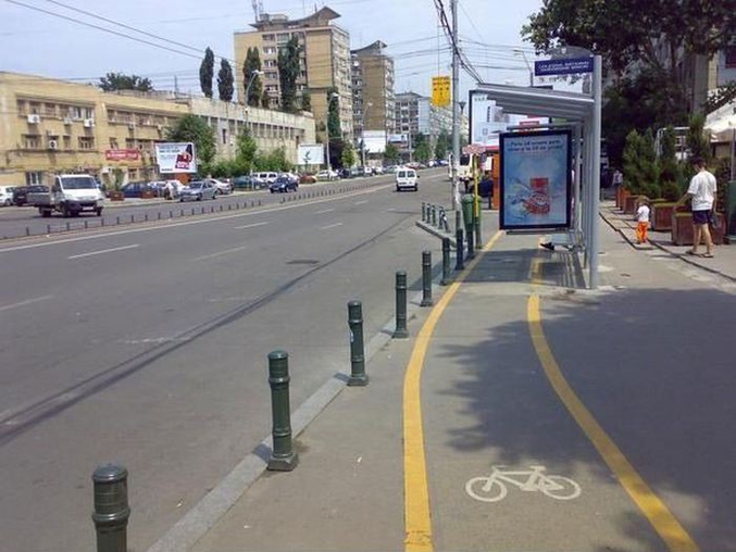 Arrête aussi très bien les vélos.