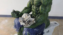 Statue Hulk au WC