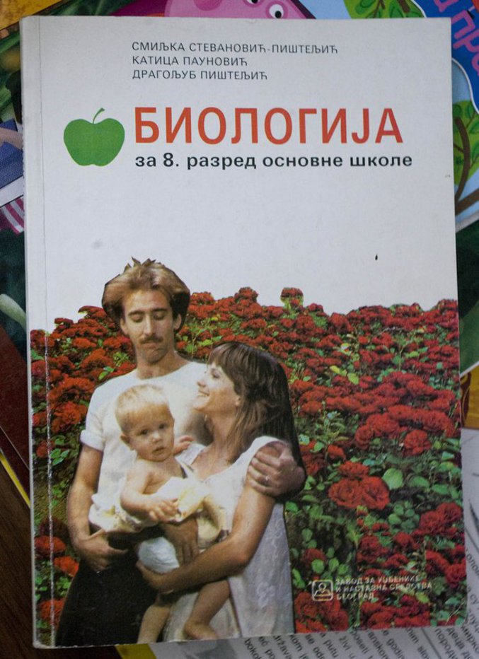Nicolas Cage sur un livre de biologie serbe