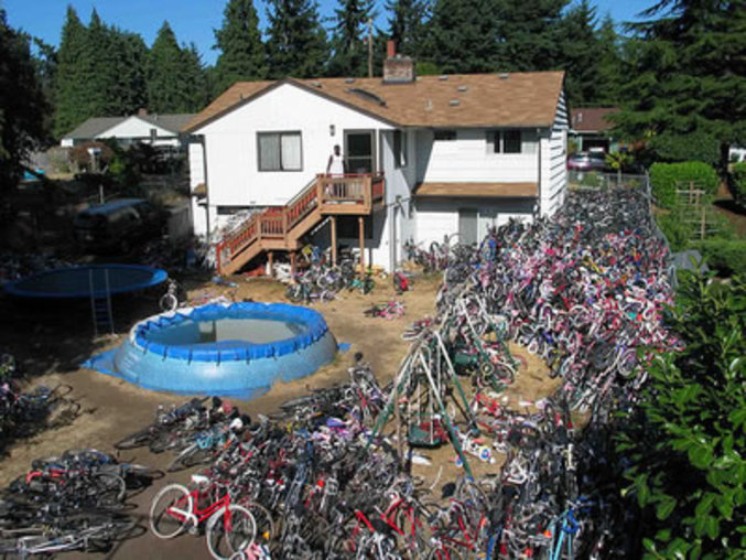 Une piscine et 300 vélos