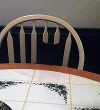Chaise cassée