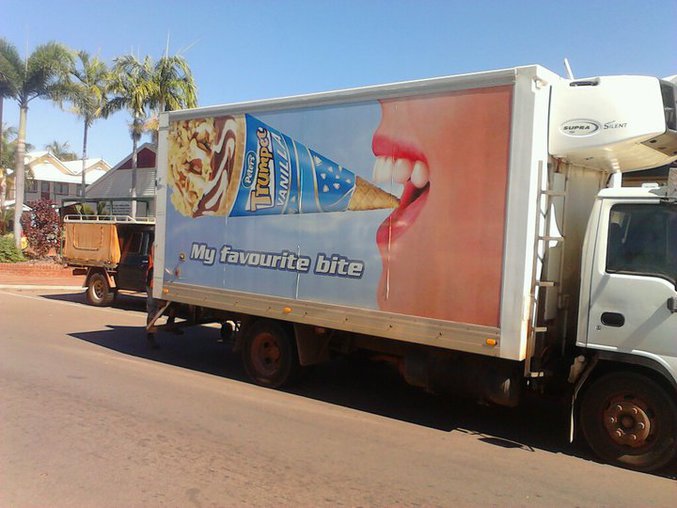 Une glace australienne avec un slogan et une image qui portent à confusion.