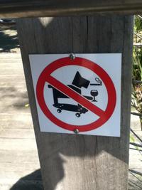 Interdit aux chiens qui fument et qui boivent