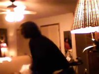 Casser une guitare avec sa tête