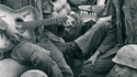Guerre du Viet-Nam: 2 GI guitaristes jouent pour leurs copains