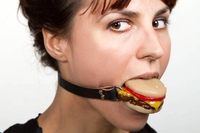 Parle pas la bouche pleine