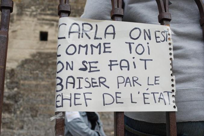 Un slogan choc d'un manifestant en colère.